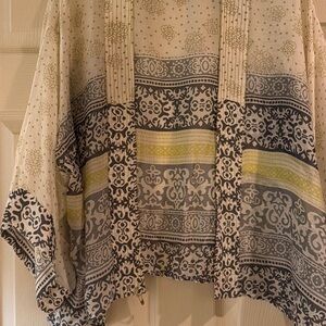 Soft flowy gauzey kimono cover up Patterned Blouse